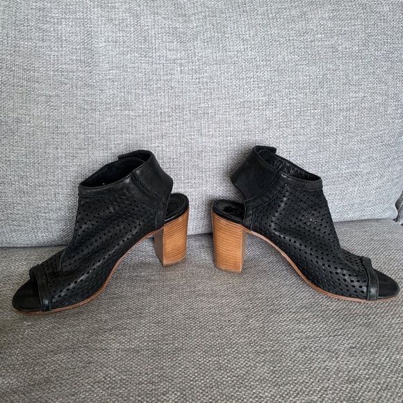 MIMOSA black leather heeled sandals. - Picture 2 of 7